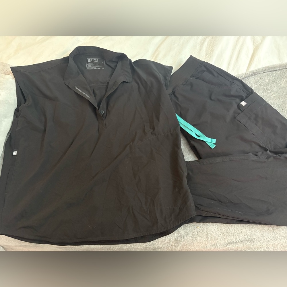 Figs scrubs set pants are L and top is M